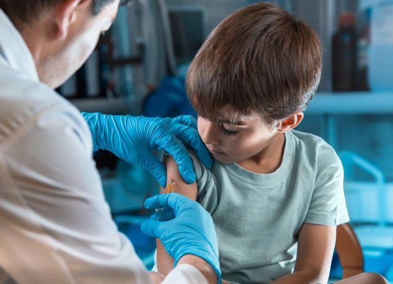 Expertos recomiendan la vacunación anticovid para niños de 5 a 11 años