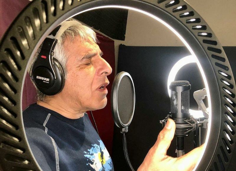 Peteco Carabajal: un músico profundo con un corazón argentino en el que cabe el mundo