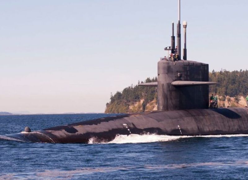 El submarino de propulsión nuclear estadounidense sufrió un accidente golpeándose con una montaña