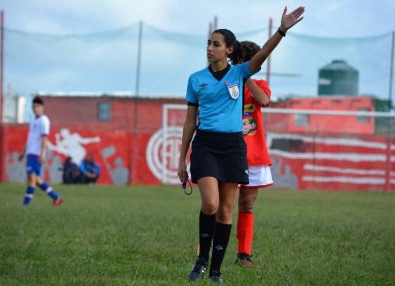 Otra árbitra uruguaya ascendida por la FIFA