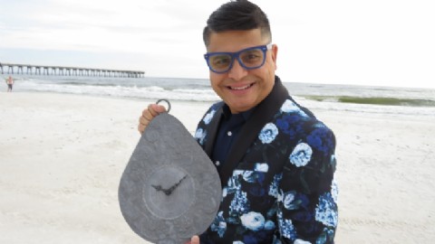 El libro "Feliz y sin ataduras" de Carlos Camargo ya está disponible en inglés