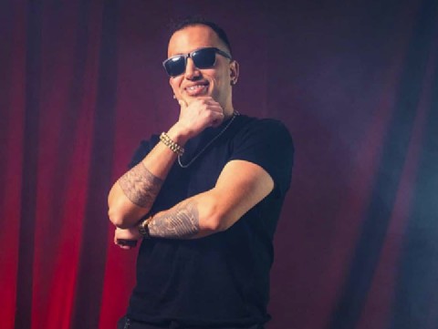 VIDEO | Santiago Alvez se lanza con nuevos temas y apuesta fuerte a la música tras superar una parálisis facial