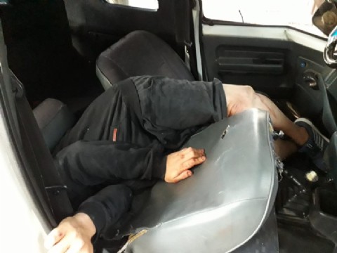 Chocó al intentar escapar: un uruguayo mató a puñaladas a su mujer y al hijo de 6 años en Argentina