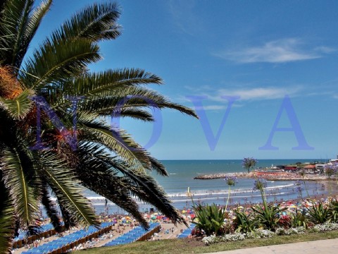 A diferencia de Argentina, la ministra de Turismo prometió no poner "trabas al que salga del país"