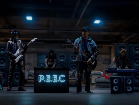 PEEC construye un universo propio con personajes virtuales y contenido multimedia para redefinir el concepto de banda