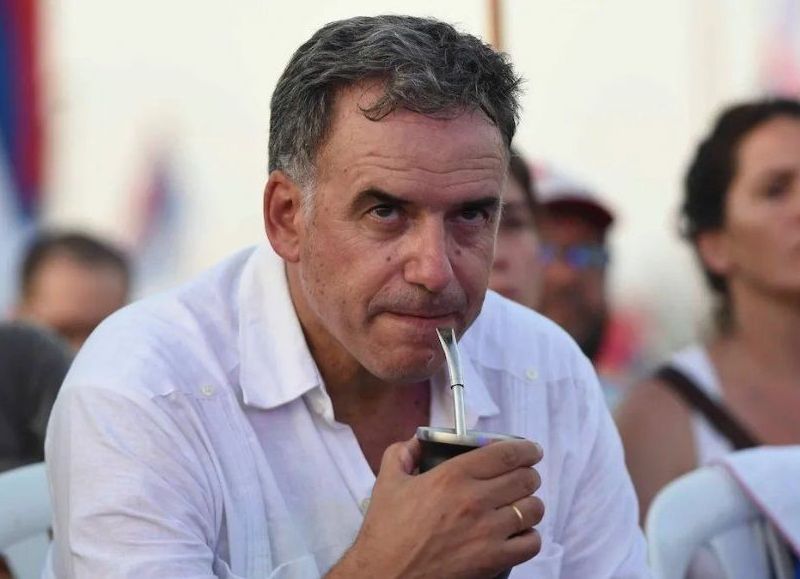 Yamandú Orsi tambalea: a seis meses de asumir, crece la desaprobación a su gestión