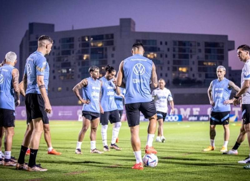 Primer entrenamiento de la Celeste en Abu Dabi de cara al Mundial