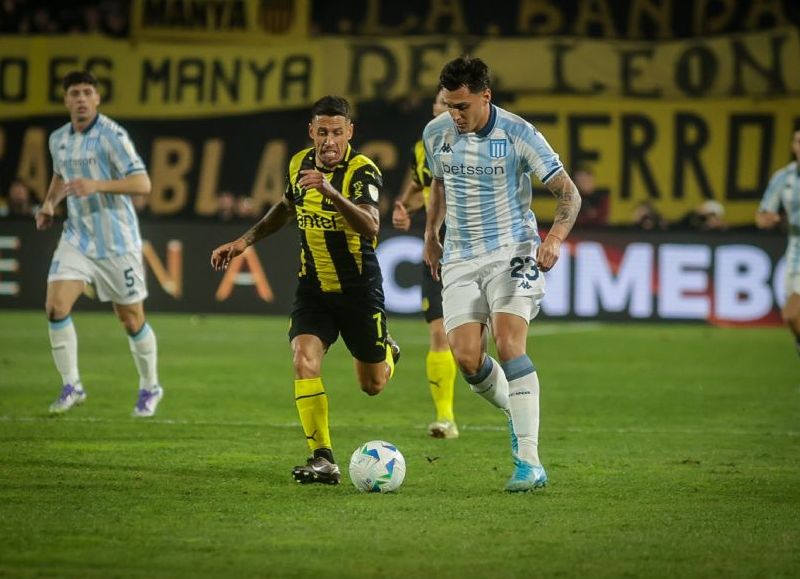 VIDEO | Peñarol venció 1-0 a Racing en un duelo friccionado en Montevideo