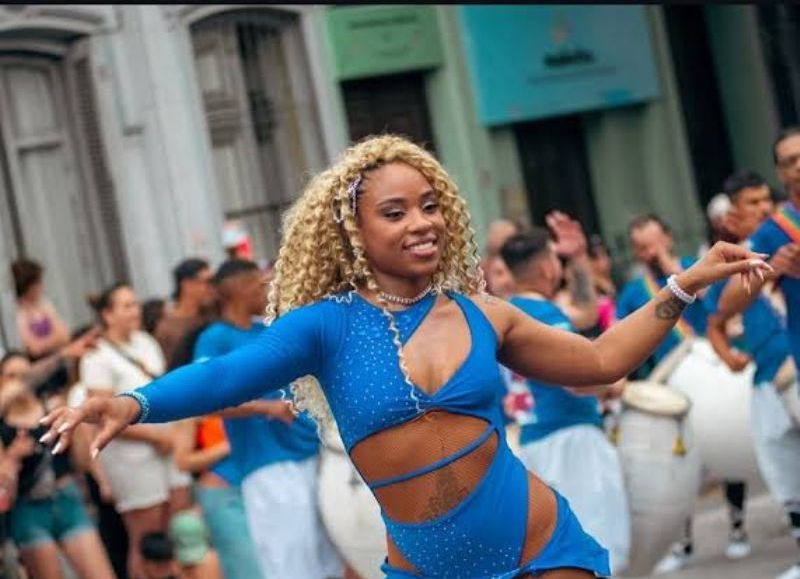 Tamara Esnal brilló en el Desfile Inaugural y Valores arrasó con una actuación que hizo historia