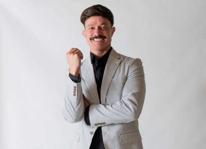 Lucho Román: el comunicador revelación que pisa fuerte en ambos lados del Río de la Plata