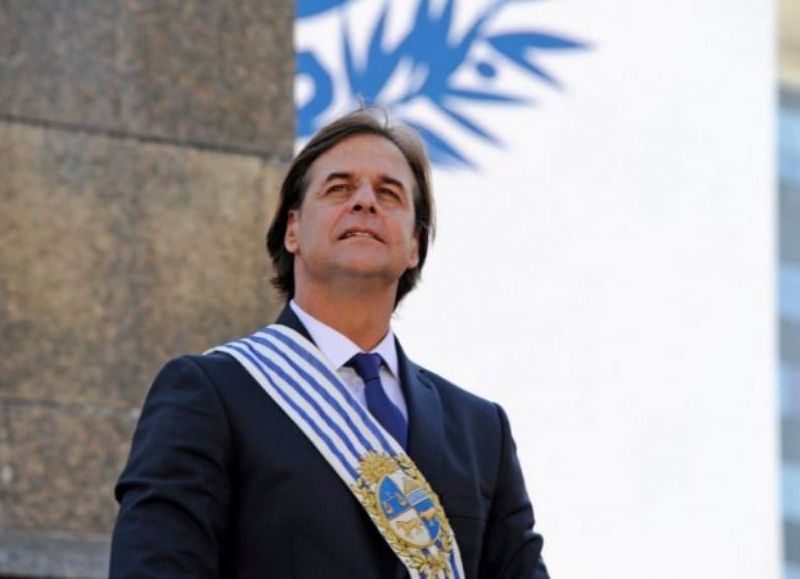 Lacalle Pou, preocupado por la inteligencia artificial: pidió "cuidar la esencia del individuo"