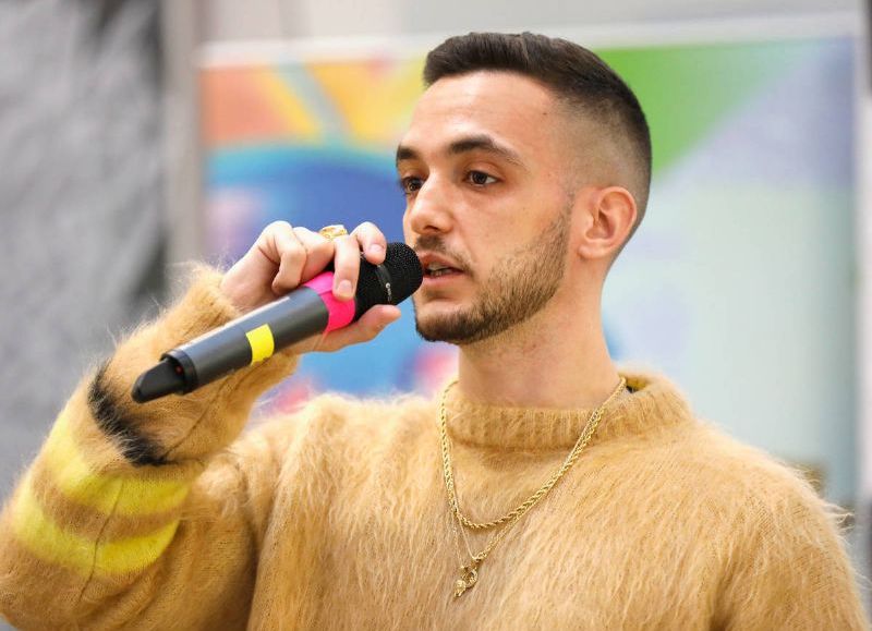 El cantante español C. Tangana reaparece con la rumbachata "Tú me dejaste de querer"