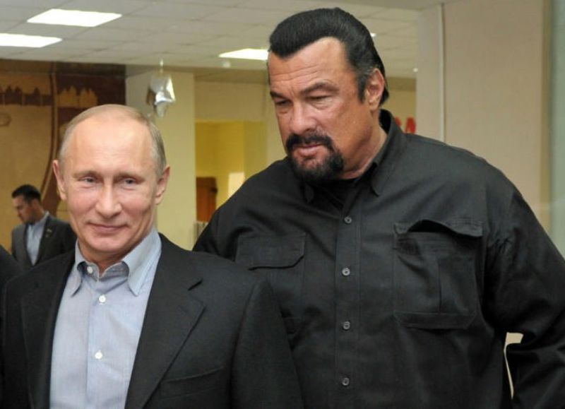 Putin condecora al actor norteamericano Steven Seagal