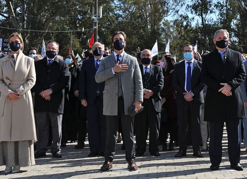 Lacalle Pou encabezó el acto por los 196 años de la declaración de la Independencia