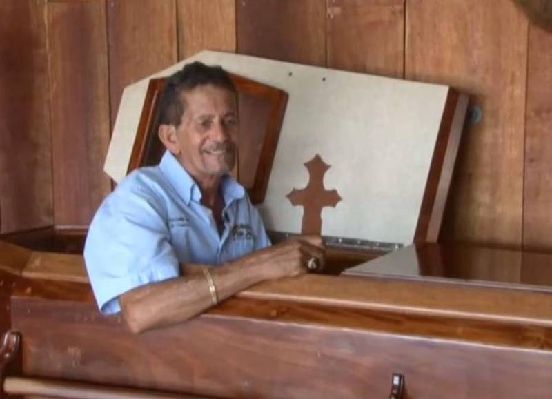 Joven peruano fue retirado de su féretro en medio del velorio al descubrir que estaba con vida